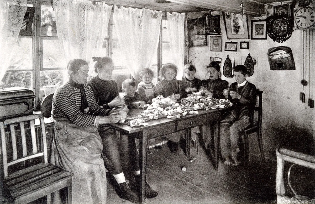 Familie mit Kindern in Stube