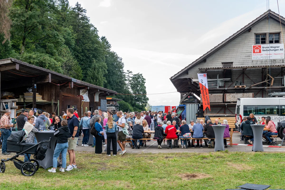 Auf dem Firmengelände in der Sengi bei Wila waren am Samstag alle Türen offen. Die Bruno Wagner AG wurde erfolgreich an die nächste Generation übergeben.