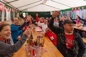 29706231-10 Bis die Runde Appenzeller serviert ist, ist das Ausgleichstor schon gefallen. Noch ist alles offen.