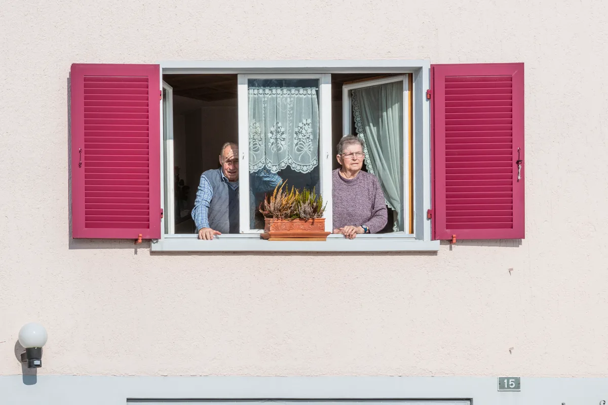 Willkommene Zaungäste an der Hängetenstrasse. Der Fasnachtsumzug durch Turbenthal erfreute Gross und Klein.