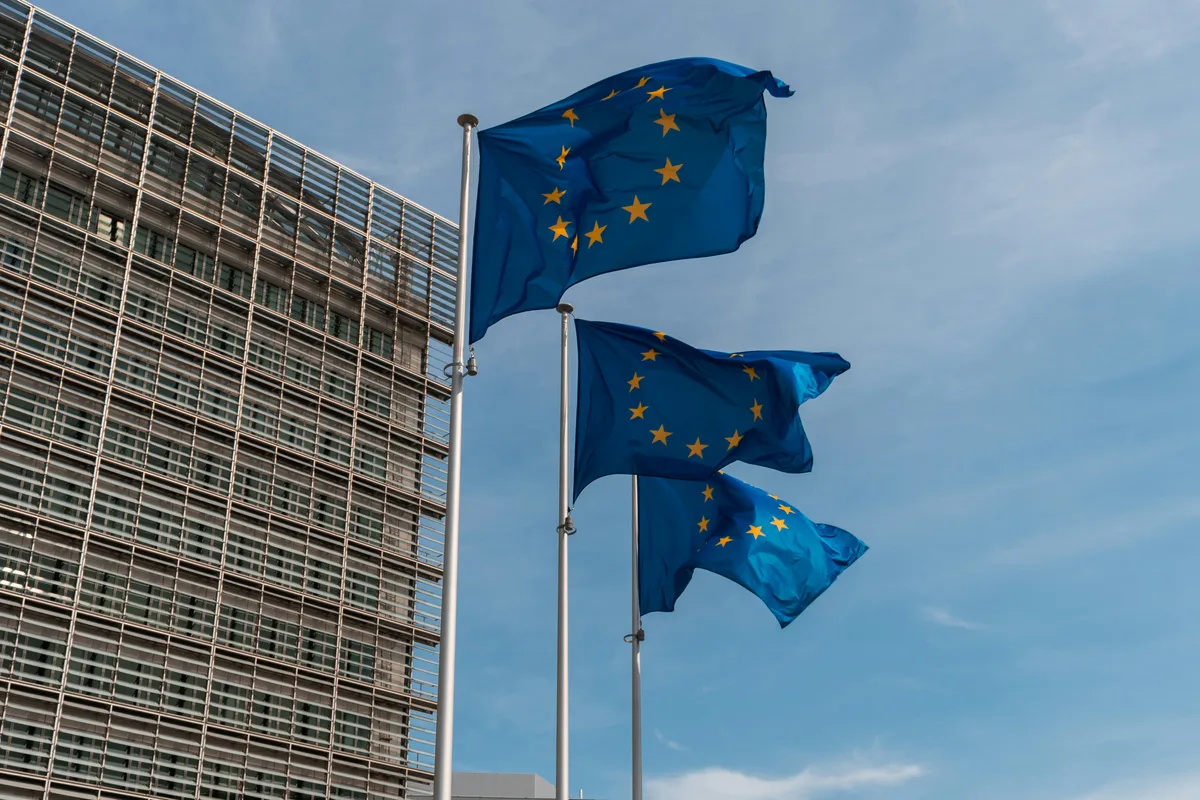 27190285-5 Zukunftsweisendes Friedensprojekt oder undemokratisches Bürokratiemonster? Die Europäische Union steht seit jeher in der Kritik – und doch kann die Schweiz nicht ohne sie.