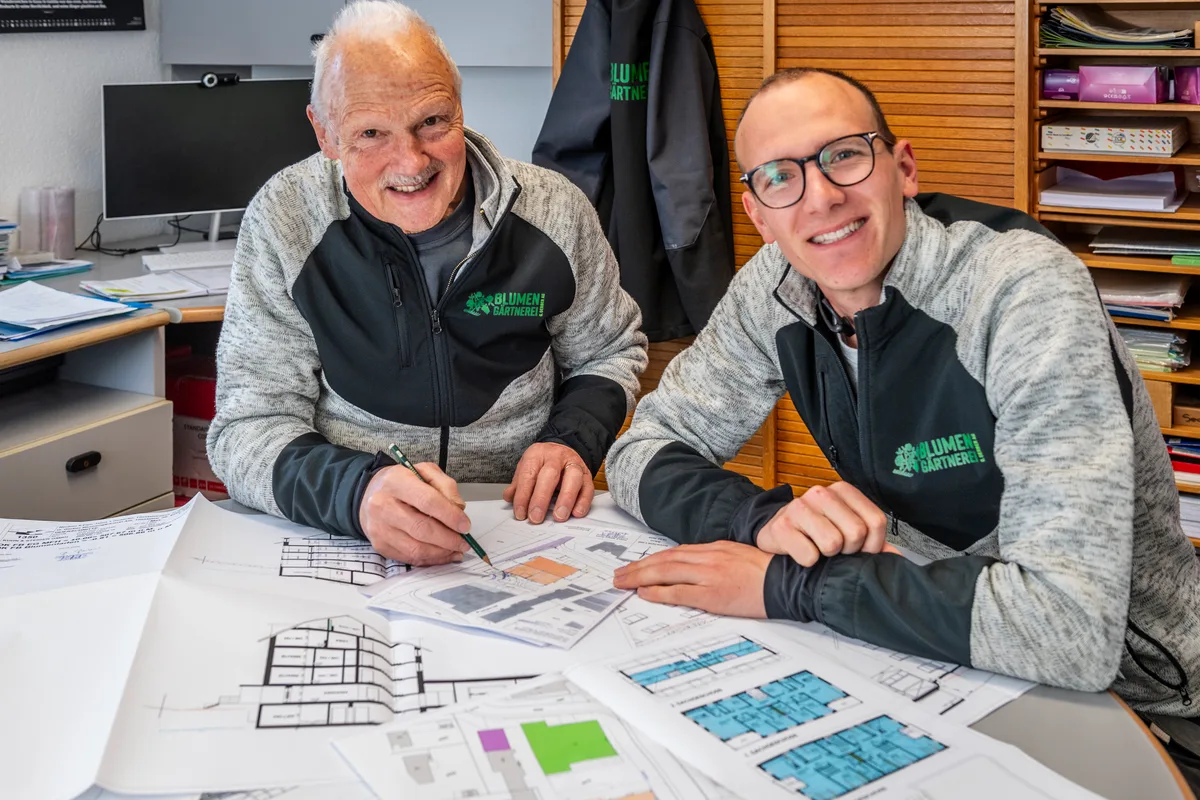 Dass die Chemie zwischen Vater und Sohn stimmt, merkt man auf den ersten Blick. Die Blumengärtnerei G. Gerber AG in Rikon investiert in die Zukunft.