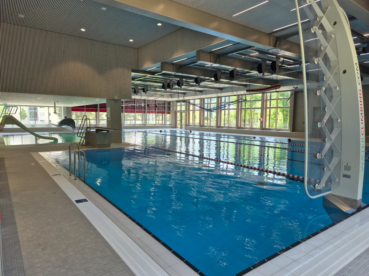 26290601-2 Hallenbad Bauma