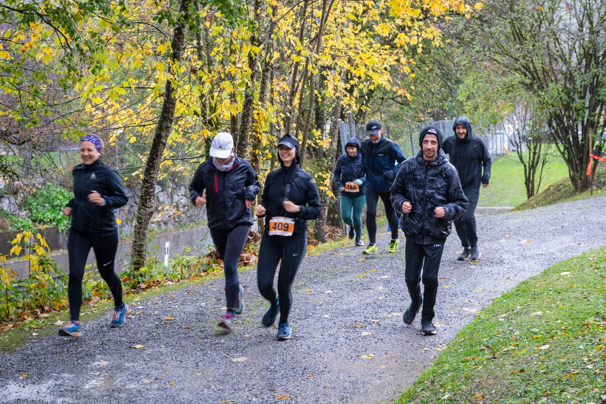 Das aussergewöhnliche Wetter hielt nur wenige von der Teilnahme am Herbstlauf ab. Am Schluss waren 355 Teilnehmende auf den Ranglisten. Teilnehmende am Rennen.