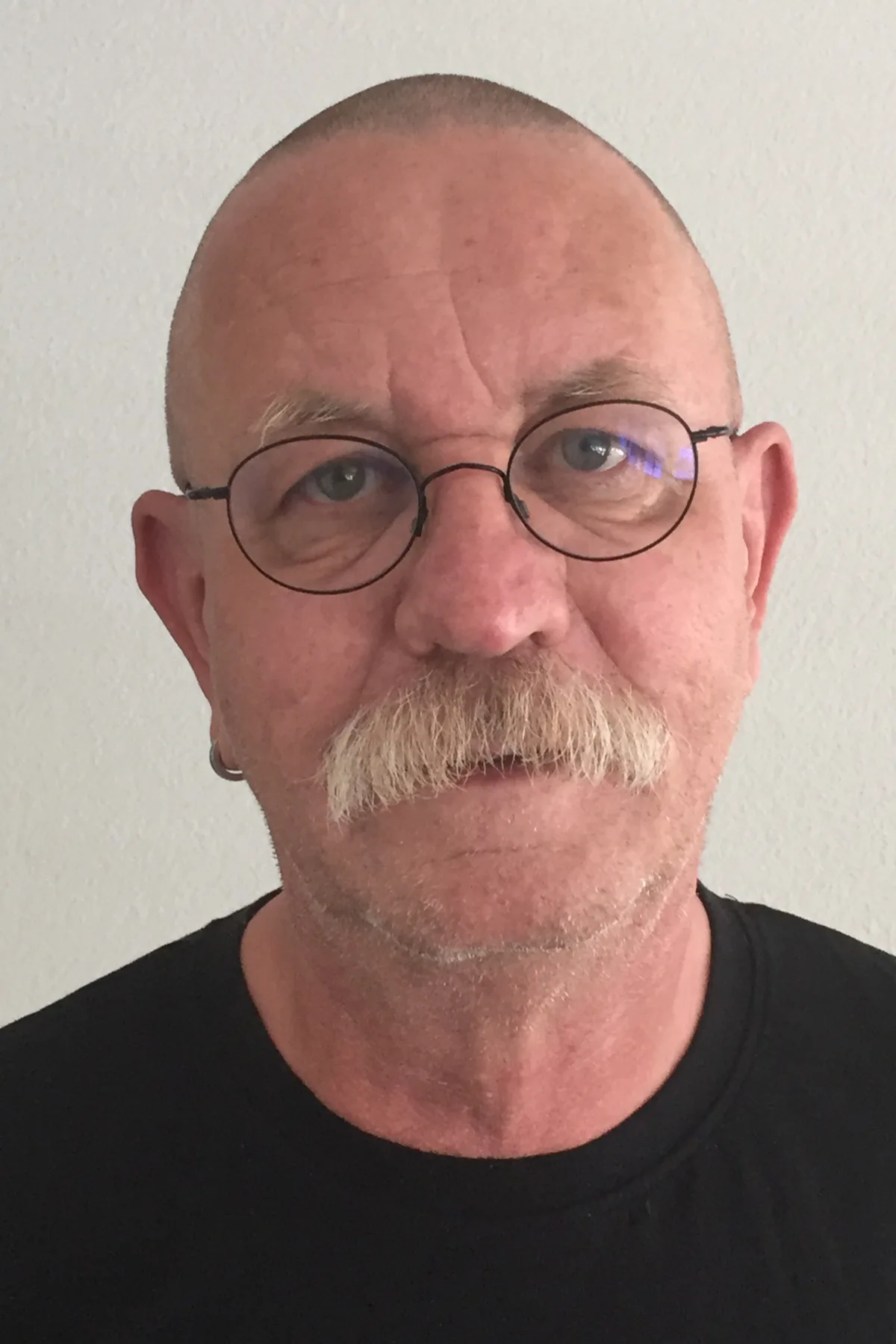 Mano Reichling war am Sturmtag für den «Zürcher Oberländer» im Einsatz. Man sieht das Portrait einer Person.