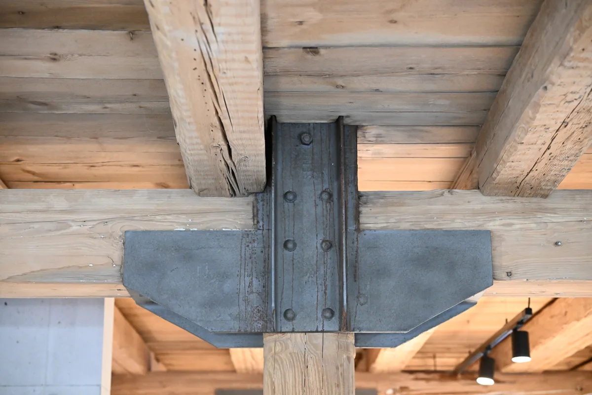 Die alte Spinnerei an der Toesstalstrasse in Kollbrunn wurde zu neuen Eigentumswohnungen umgebaut. Foto: Madeleine Schoder