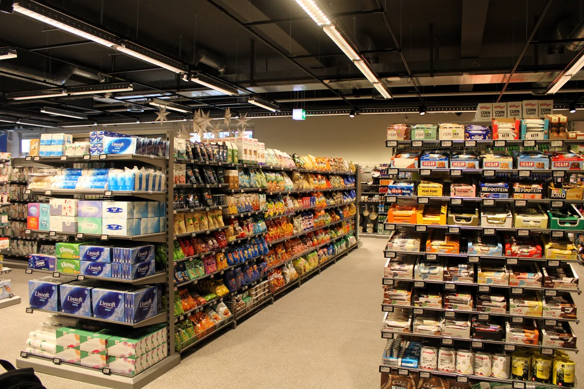 Produkte auf Regalen