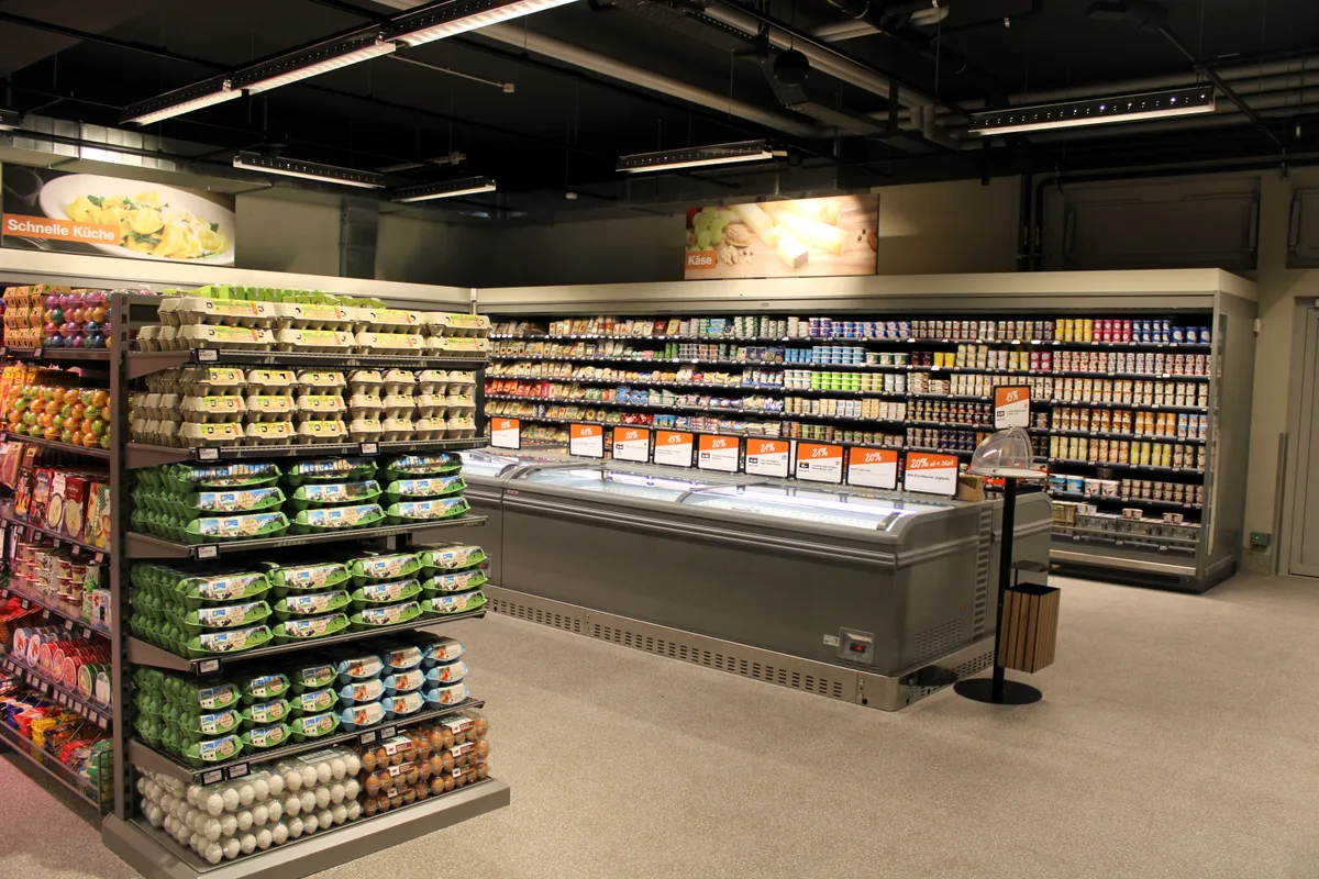 Produkte auf Regalen