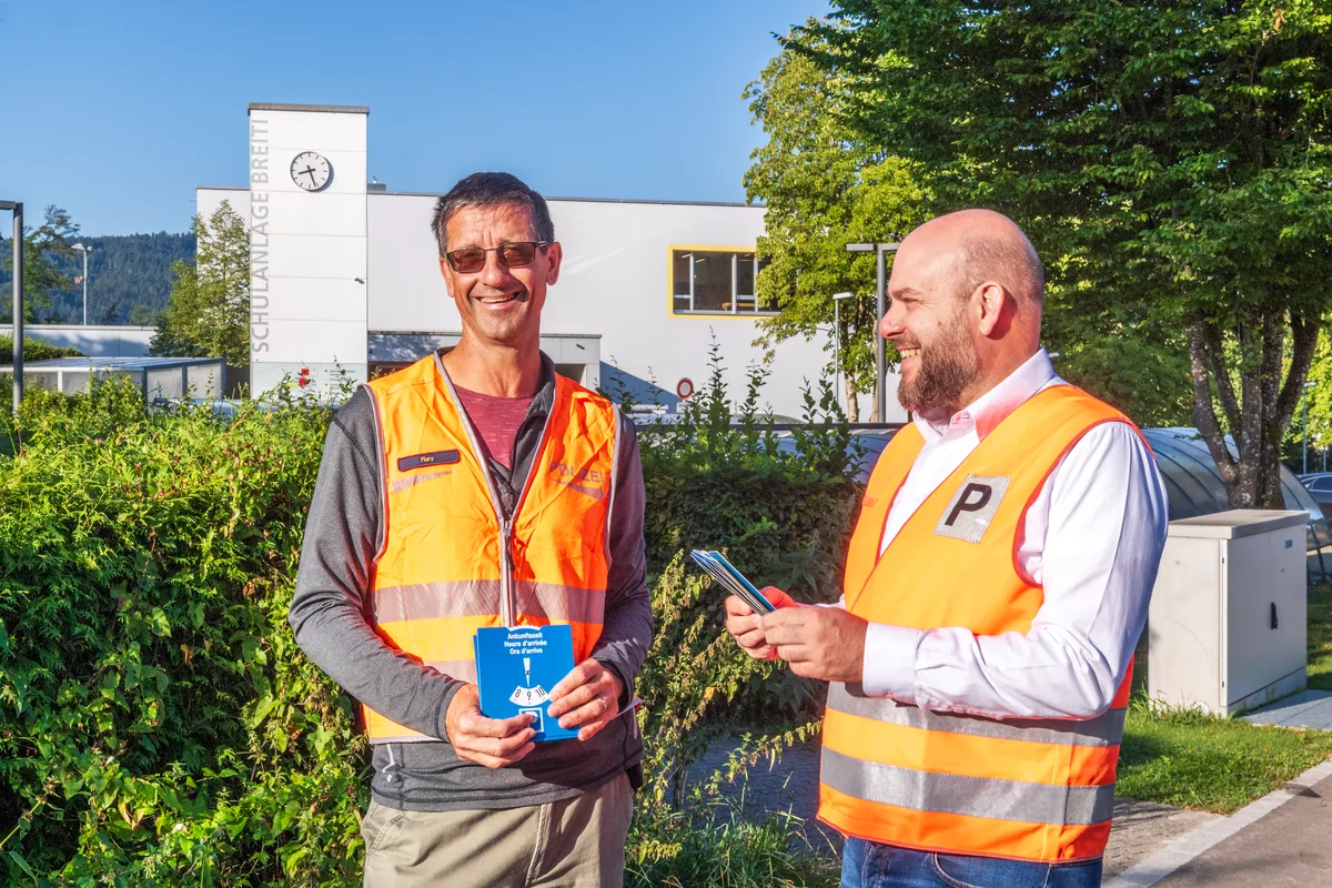 Pünktlich zum Schulstart ist die Kantonspolizei vor Ort und gibt nicht nur den Anfängern nützliche Tipps.