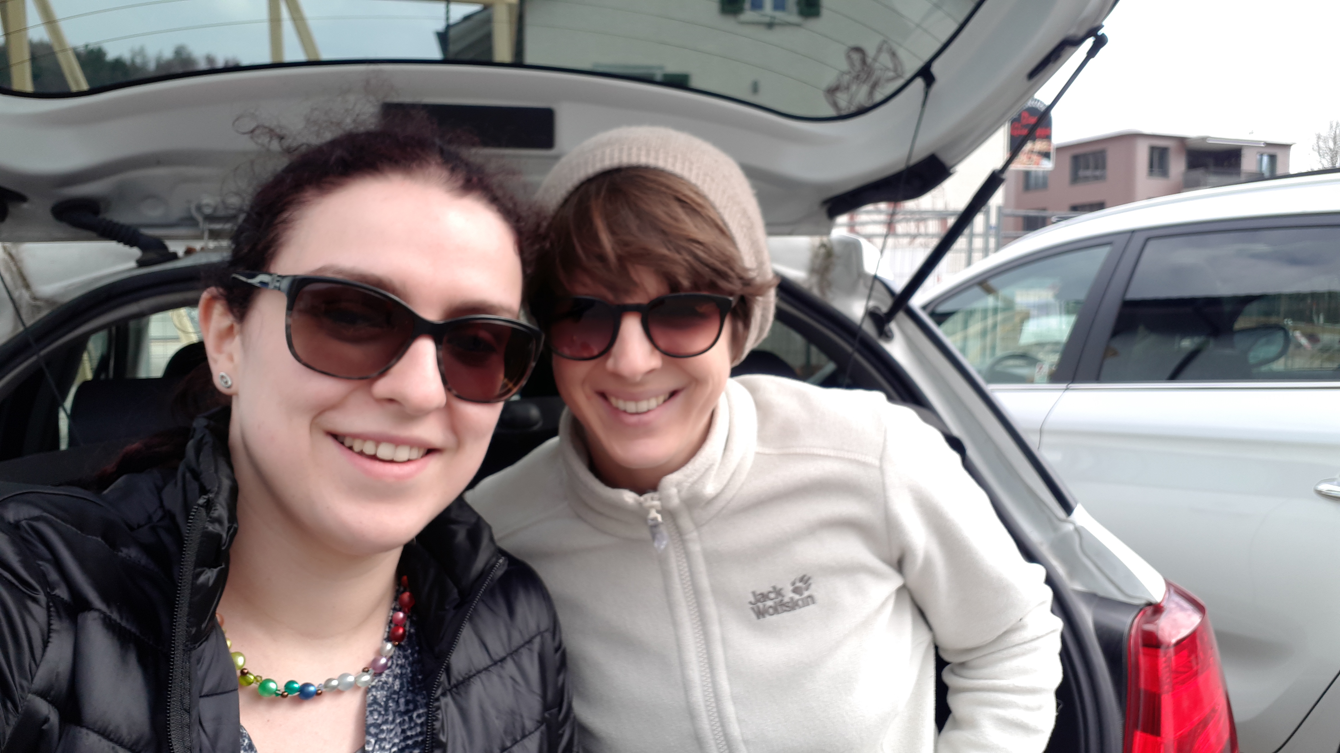 Man sieht zwei Frauen auf einem Selfie.