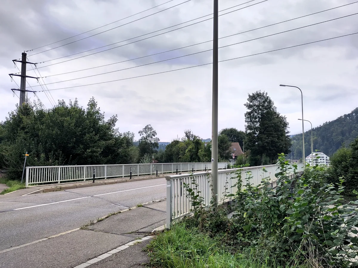 31381212-16 Die Tössbrücke in Wila stammt aus den Fünfzigerjahren.