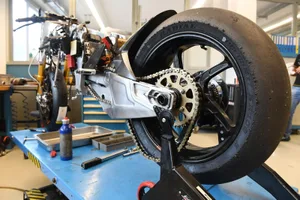 27637847-2 Suter Industries AG baut in Turbenthal Motorräder, auf denen Weltmeister und Hollywoodstars fahren.
