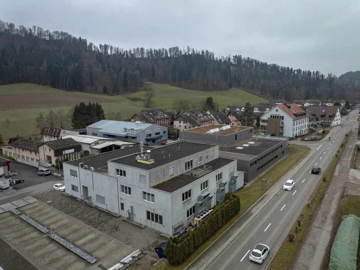 Man sieht ein Gebäude von aussen.
