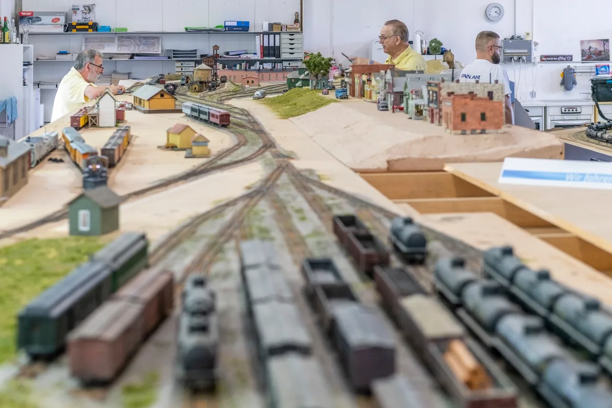 Oberstes Ziel der On3 Trainbuffs ist, dass ihre Modellbahnanlage niemals fertig wird. Tage der offenen Tür bei den 0n3 Trainbuffs in Rikon.