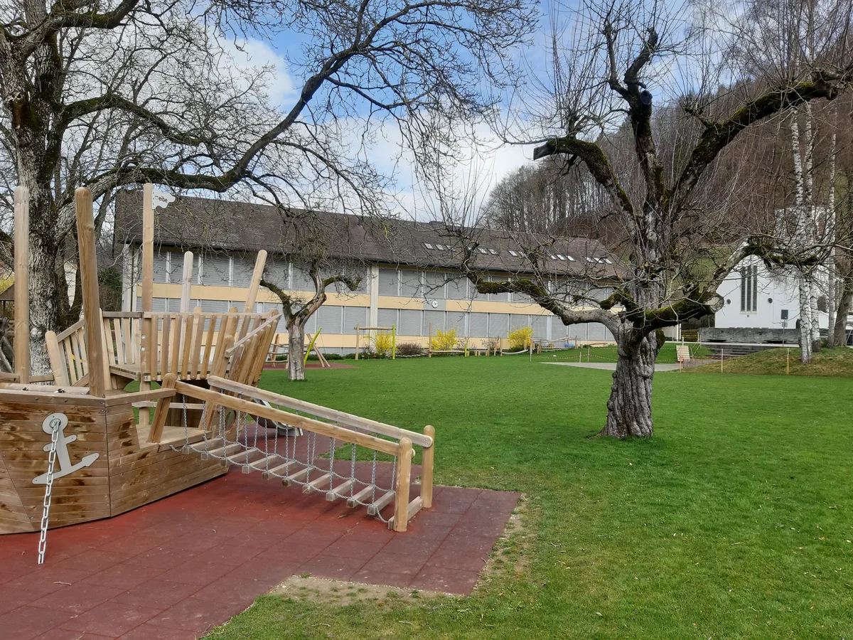 Das Schulhaus Grund war das ehemalige Oberstufenschulhaus. Aufgenommen am 14. März 2020.