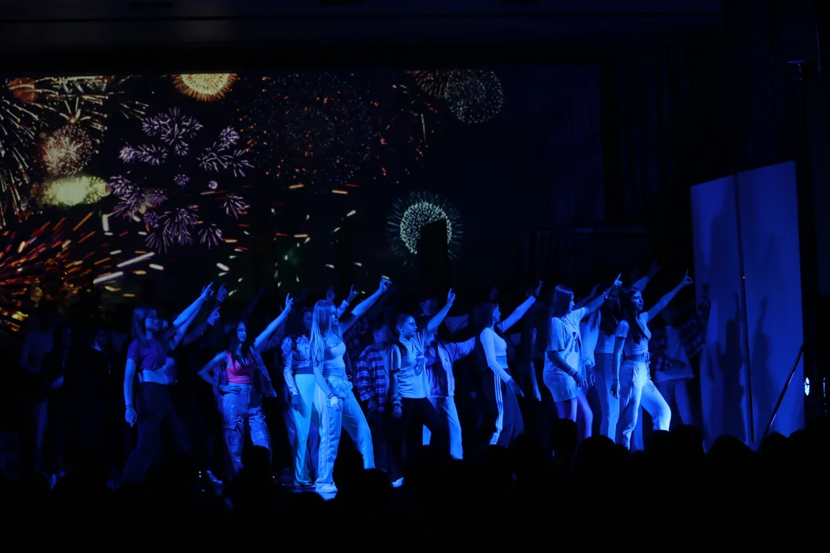 Tanzgruppe bei der Aufführung