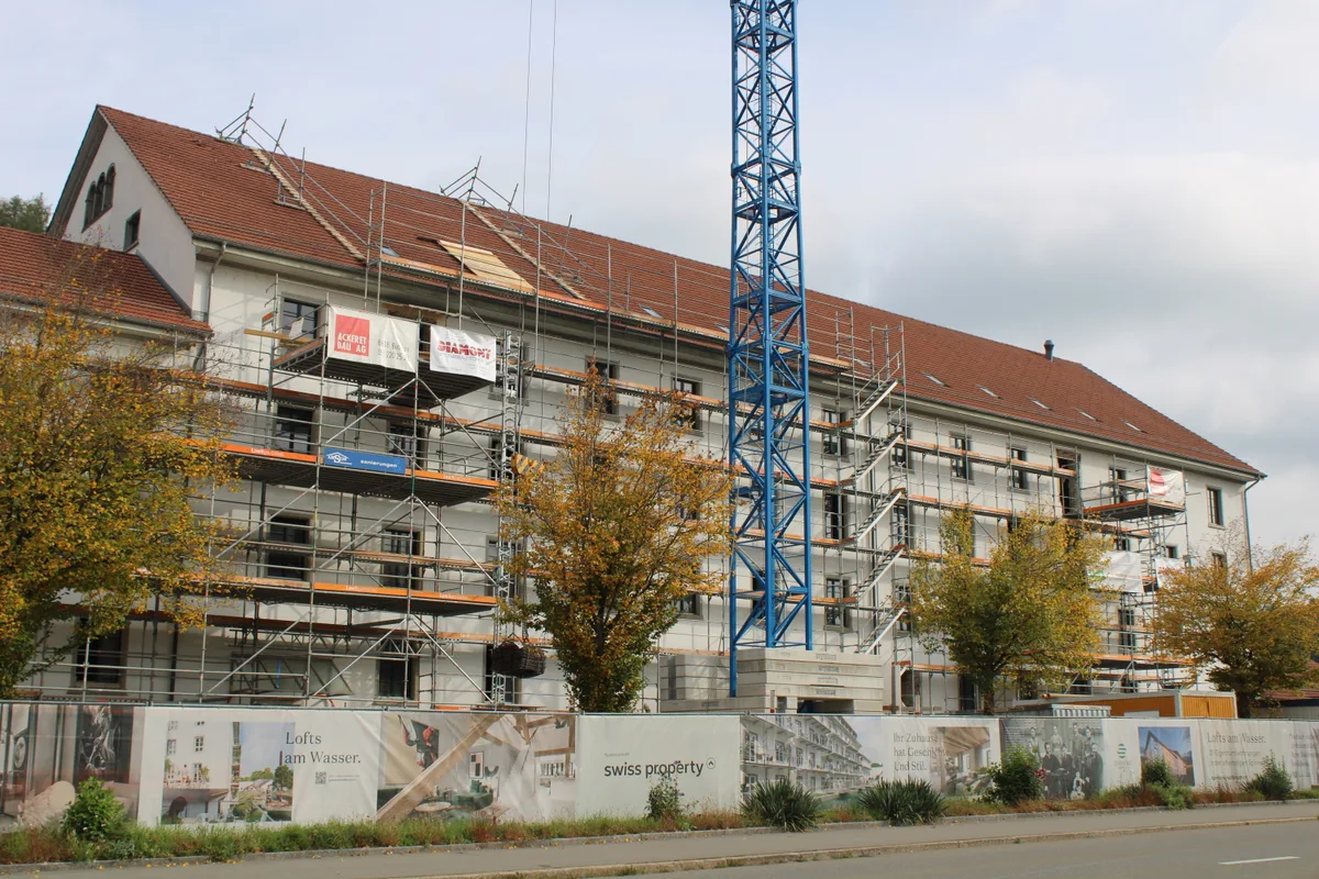 Lofts in der Spinnerei Kollbrunn mit Gerüsten, im Rohbau, 13.10.2022.