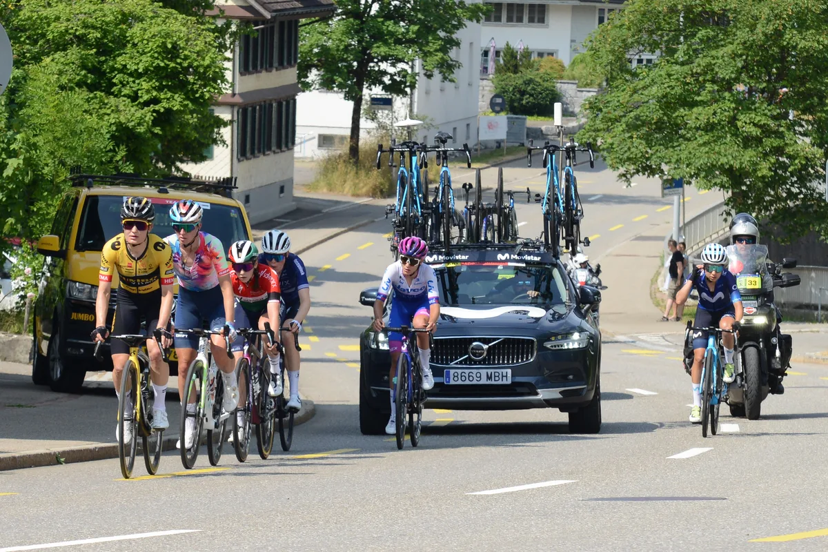 Die führenden Fahrerinnen in Fischenthal. Die Frauen der Tour de Suisse fuhren am 19.06.2023 durch Fischenthal.