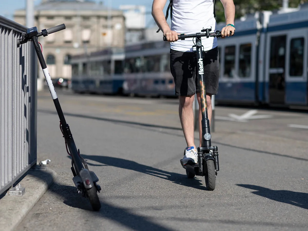 24270549-1 Elektrofahrzeuge wie Trottinetts sind im Trend, die Einhaltung der Regeln laut Kantonspolizei weniger. (Symbolbild)