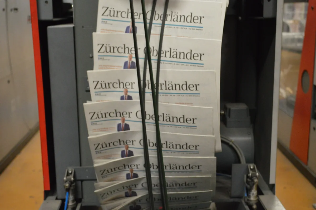 Mitten in der Nacht wird der Zuercher Oberlaender gedruckt.