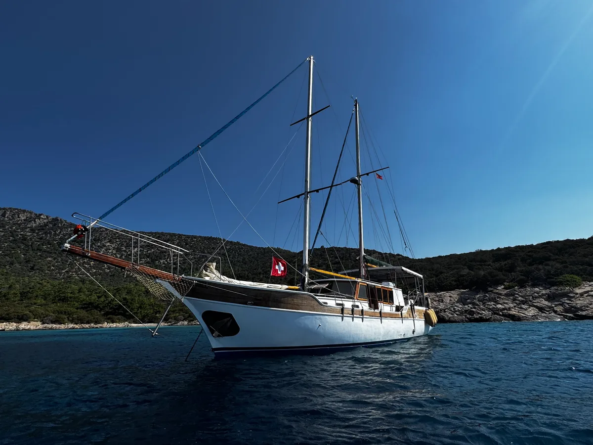 Man sieht, wie die Cirion restauriert wird.