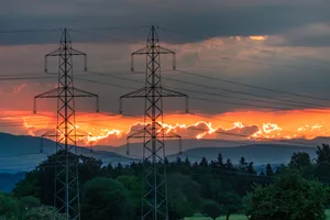 Strommast vor dem glühenden Abendhimmel. Strommast vor dem glühenden Abendhimmel.