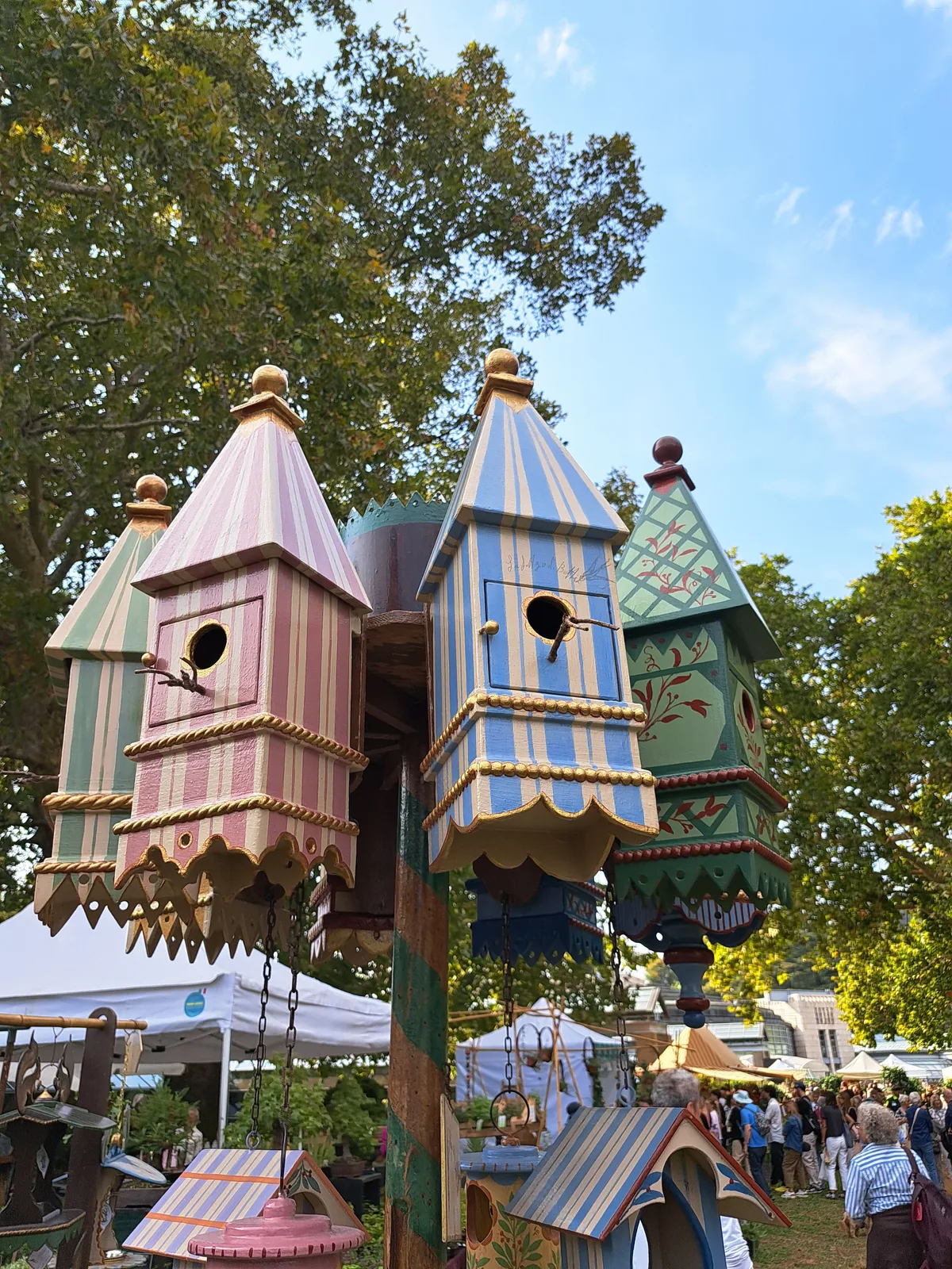 An der Gartenmesse kommen auch Vogelfreunde nicht zu kurz. Vogelhäuser