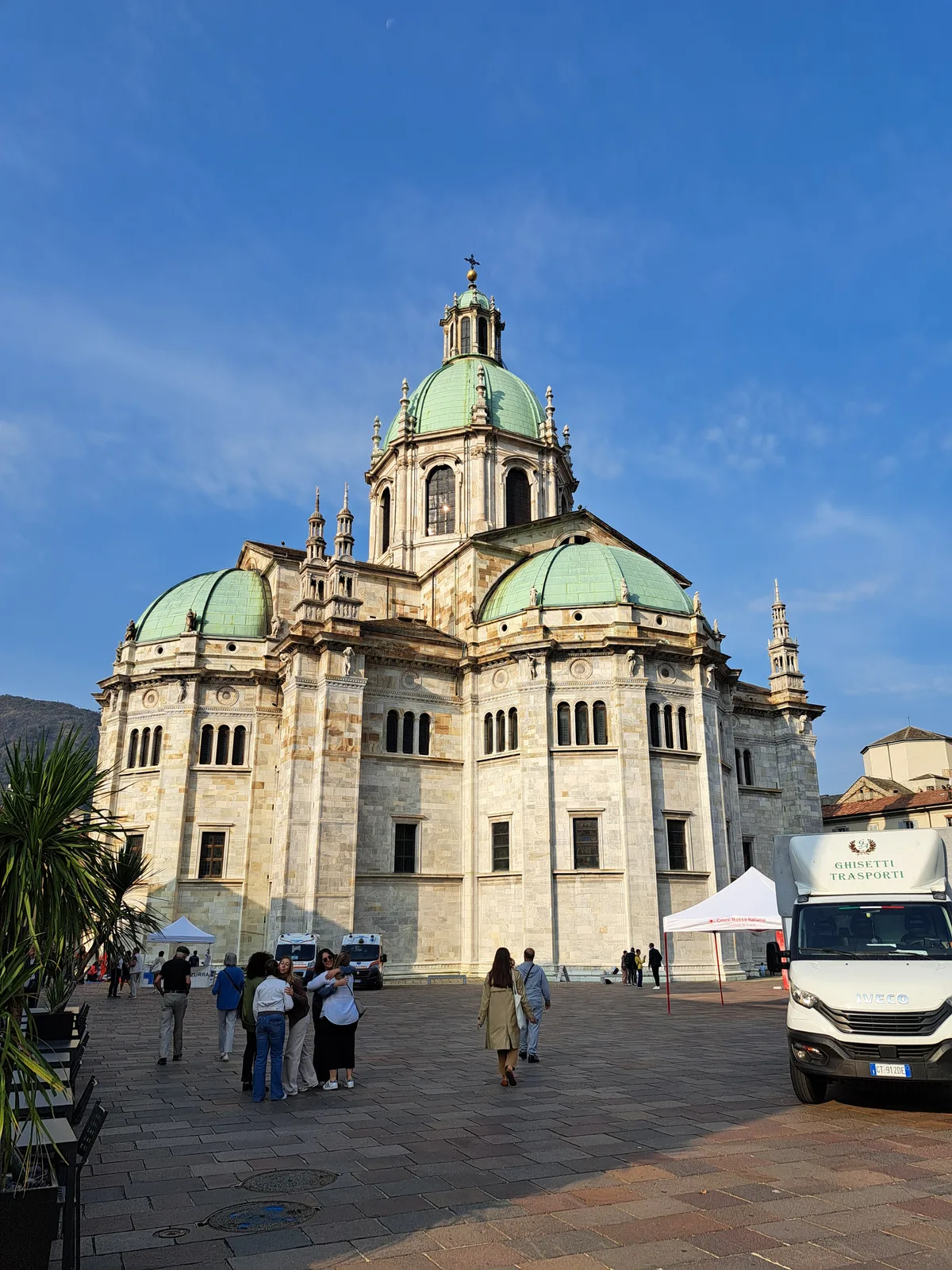 Die Cattedrale di Santa Maria Assunta, auch Duomo di Como genannt, ist das Wahrzeichen der Stadt und nicht zu übersehen. Grosse Kirche