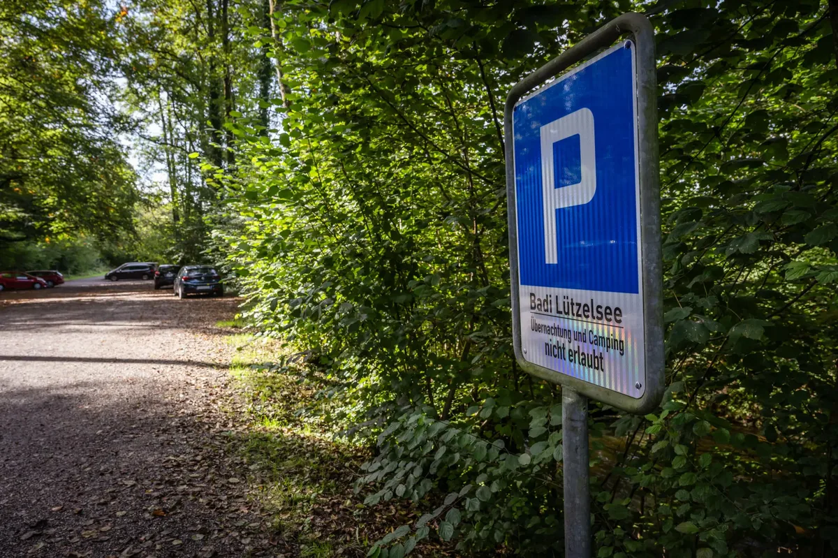 Parkieren ist erlaubt – aber übernachten und campieren auf dem Parkplatz der Badi Lützelsee ist neu verboten. Parkieren ist erlaubt – aber übernachten und campieren auf dem Parkplatz der Badi Lützelsee ist neu verboten.