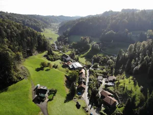 Das Dorf Steinen am Rande des Tösstals bleibt in der Bauzone, was den Gemeinderat von Wila freut. Insgesamt ist das Gremium dennoch enttäuscht. Das Dorf Steinen am Rande des Tösstals bleibt in der Bauzone, was den Gemeinderat von Wila freut. Insgesamt ist das Gremium dennoch enttäuscht.