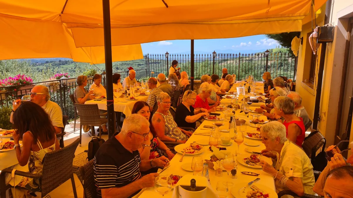 Die ZO-Reisegruppe genoss nach einer Stadtführung in Verona ihr Mittagessen.