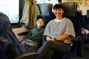 Diese Familie freut sich, dass das mühsame Umsteigen wegfällt. Diese Familie freut sich, dass das mühsame Umsteigen wegfällt.
