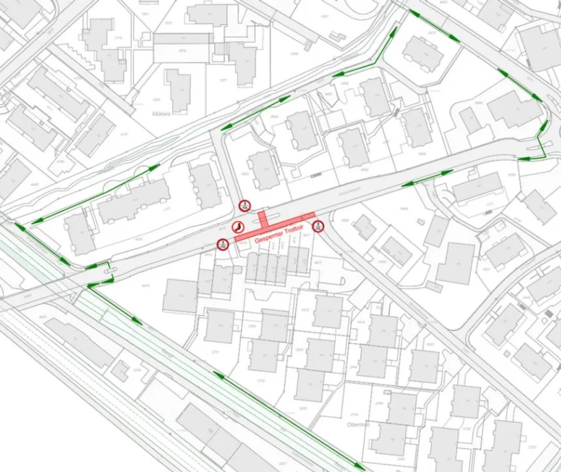 Rot eingezeichnet sieht man den Bereich, der für Fussgänger und Radfahrer bis Mitte März gesperrt sein wird. Man sieht eine Karte mit dem gesperrten Gehweg in Fehraltorf