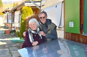 25232258-7 Seit 33 Jahren ein Paar: Anni Dobler und Erwin André Fuchs haben seit 23 Jahren Stellplätze am Atzmännig – die wollen sie auch behalten.
