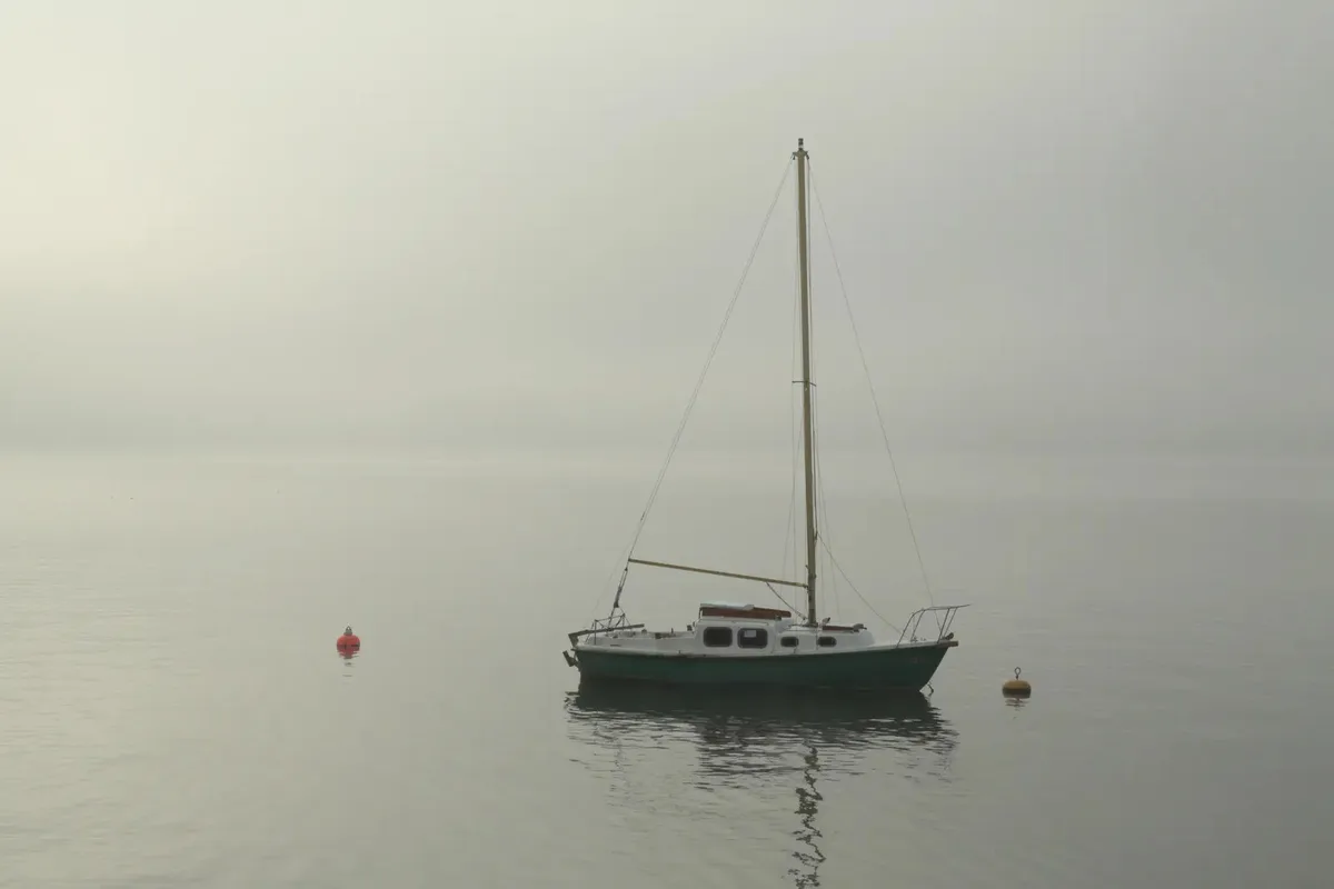 Ein junger Mann hat zwischen 2019 und 2021 mehrere Boote rund um den Zürichsee geklaut. Es waren nicht die einzigen Delikte. (Symbol)