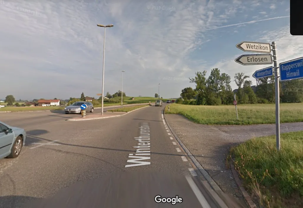 Google Maps beschreibt die Winterthurerstrasse an der Erlosenkreuzung.
