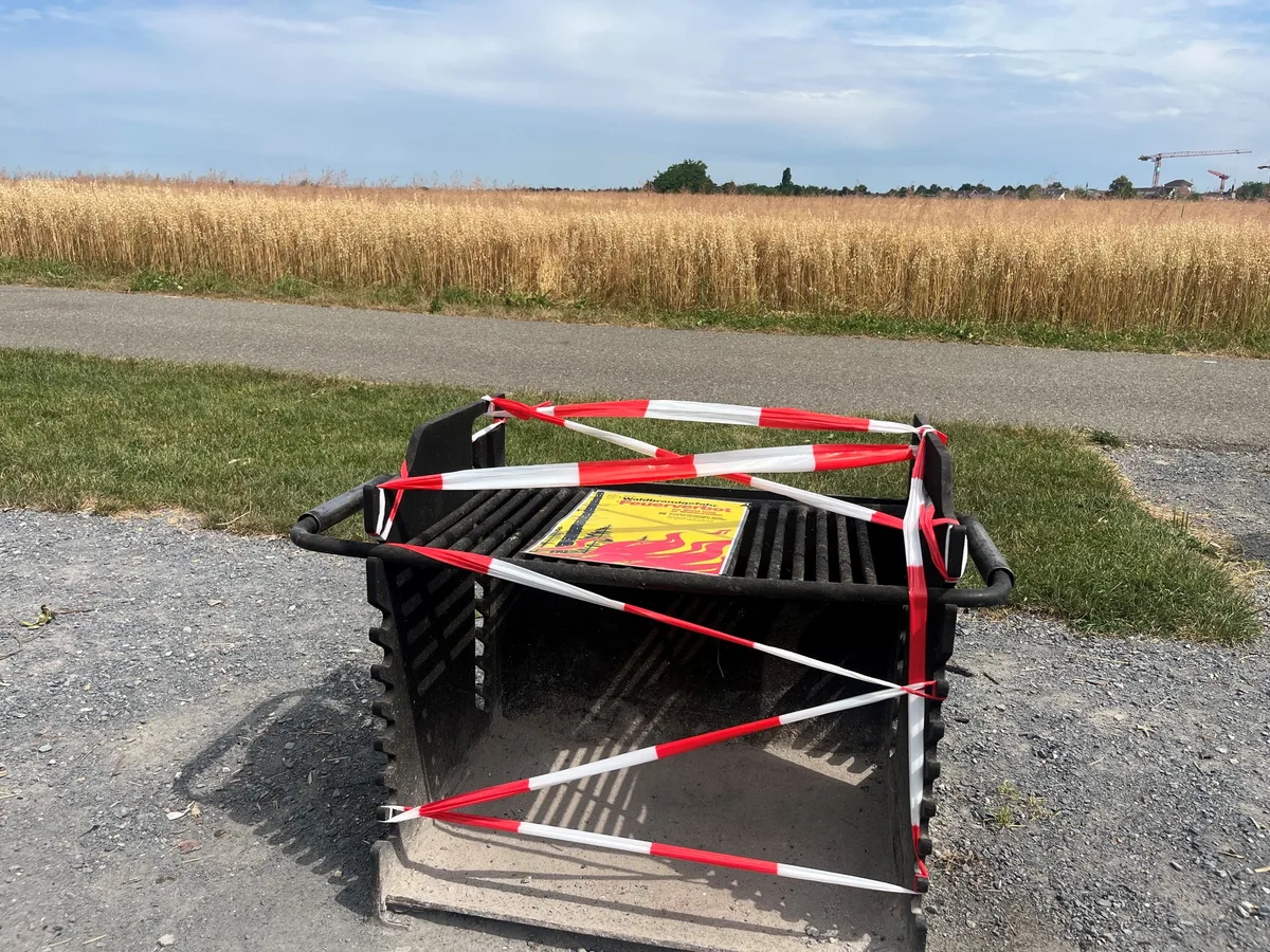Ein abgesperrter Grill am Greifensee in Uster, Juni 2026.