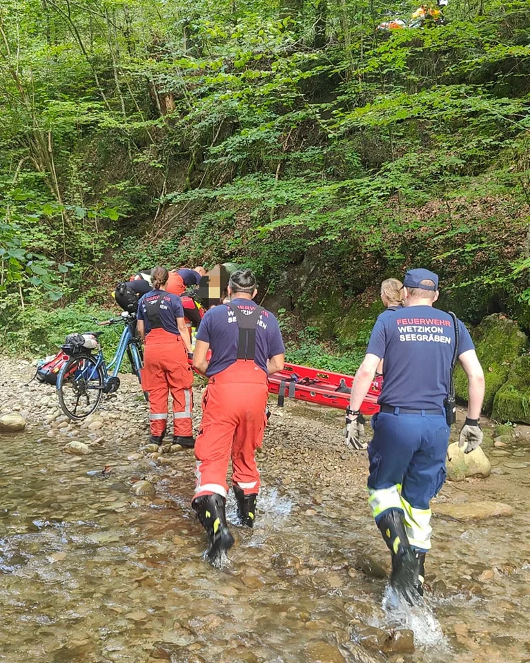 31451121-3 Mehrere Kameraden der Feuerwehr waren an dem Einsatz beteiligt.