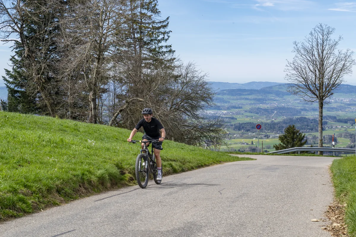 Die überraschend sommerlichen Temperaturen lockte das ganze Oberland nach draussen.