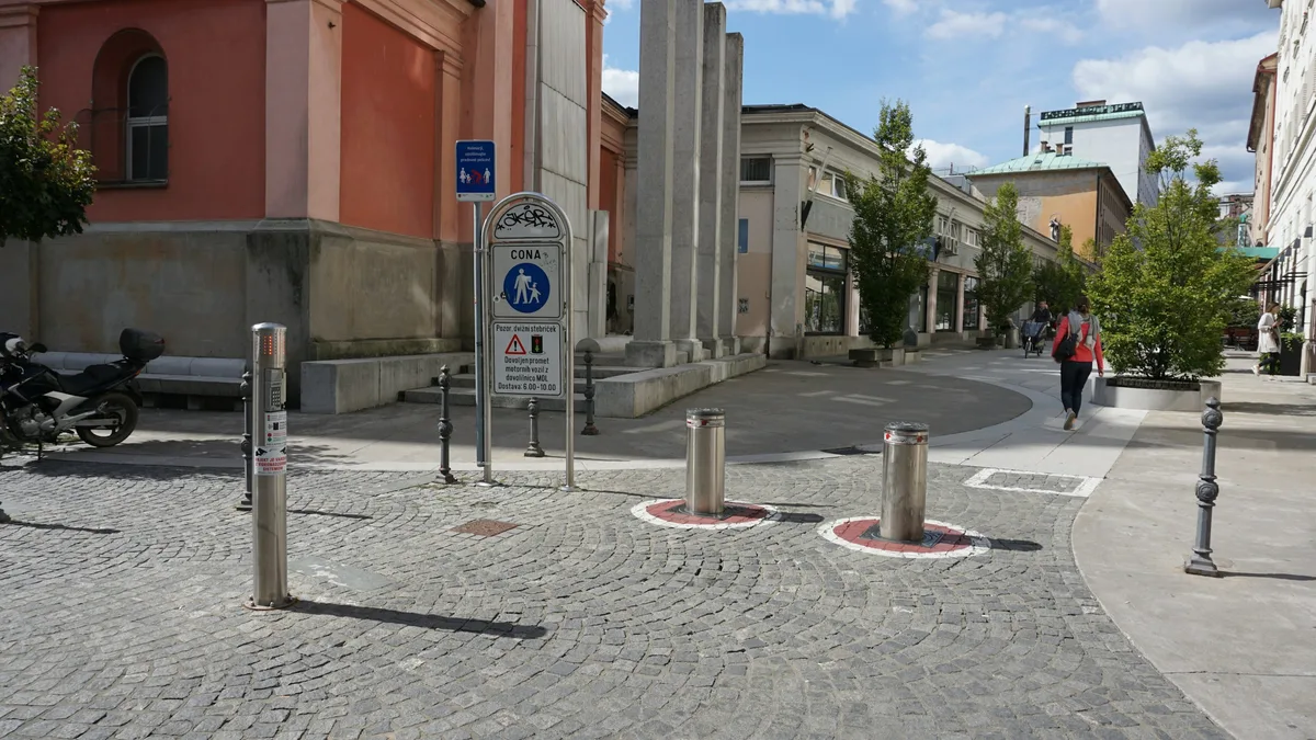Verkehrspoller