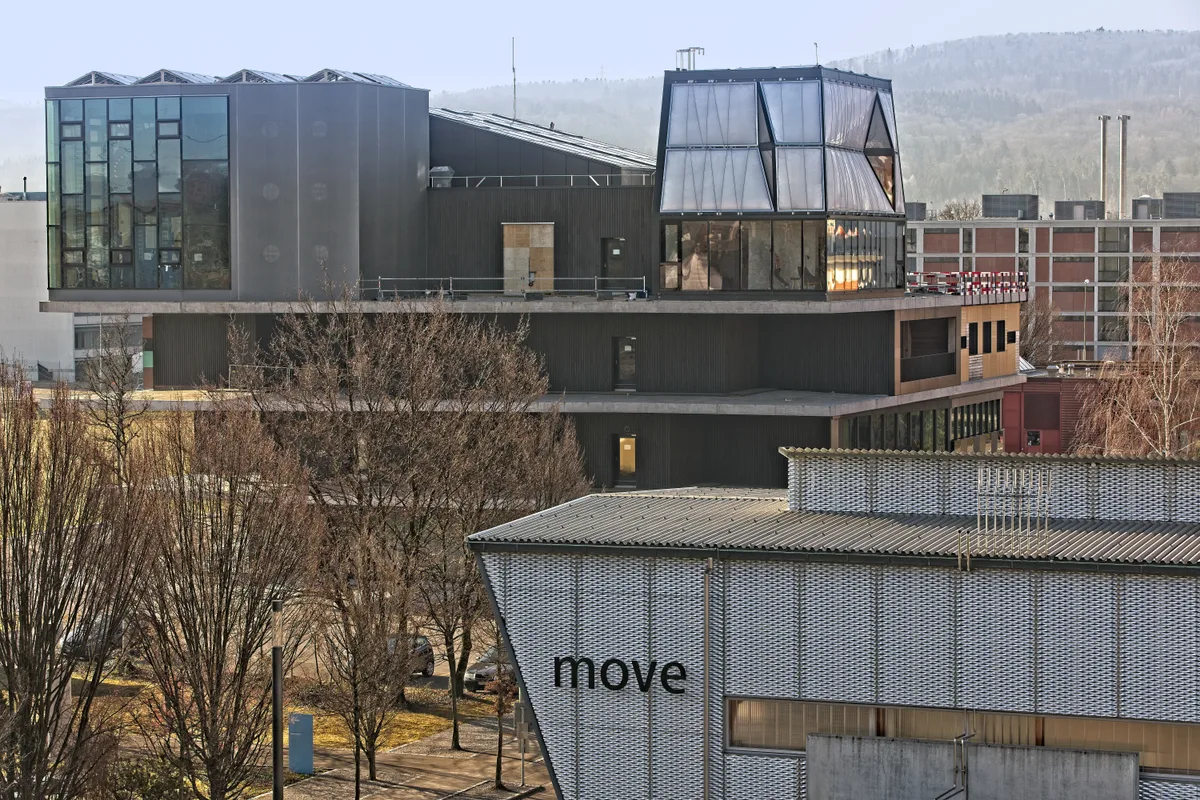 Das nest (Hintergrund) und das move der Empa Dübendorf