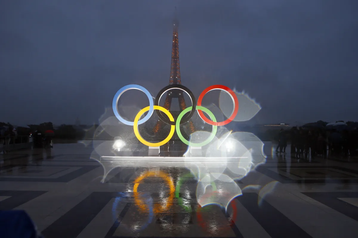 Dieses Sujet kennt mittlerweile wohl jeder: Die Olympiaringe vor dem Kennzeichen von Paris. Dieses Sujet kennt mittlerweile wohl jeder: Die Olympiaringe vor dem Kennzeichen von Paris.
