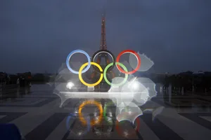 Dieses Sujet kennt mittlerweile wohl jeder: Die Olympiaringe vor dem Kennzeichen von Paris. Dieses Sujet kennt mittlerweile wohl jeder: Die Olympiaringe vor dem Kennzeichen von Paris.