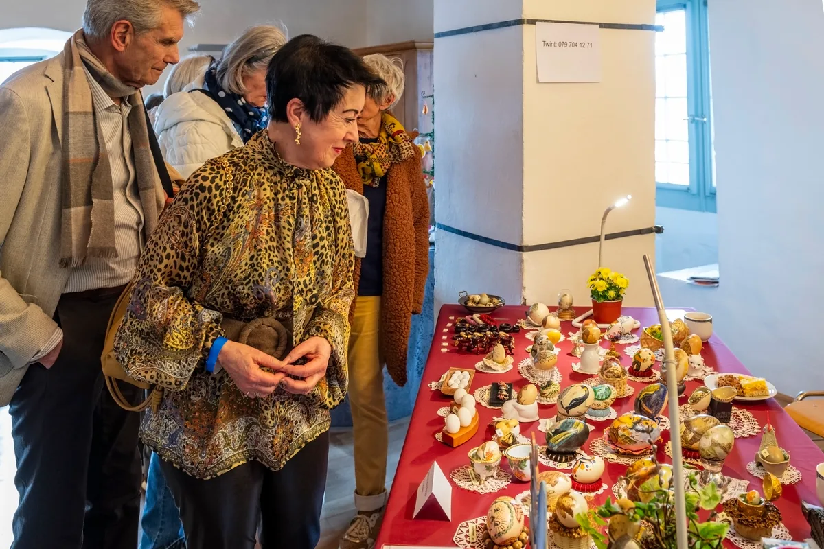Bei prächtigem Wetter und vor prächtiger Kulisse fand der Ostermarkt und die Ostereierausstellung in Greifensee statt.