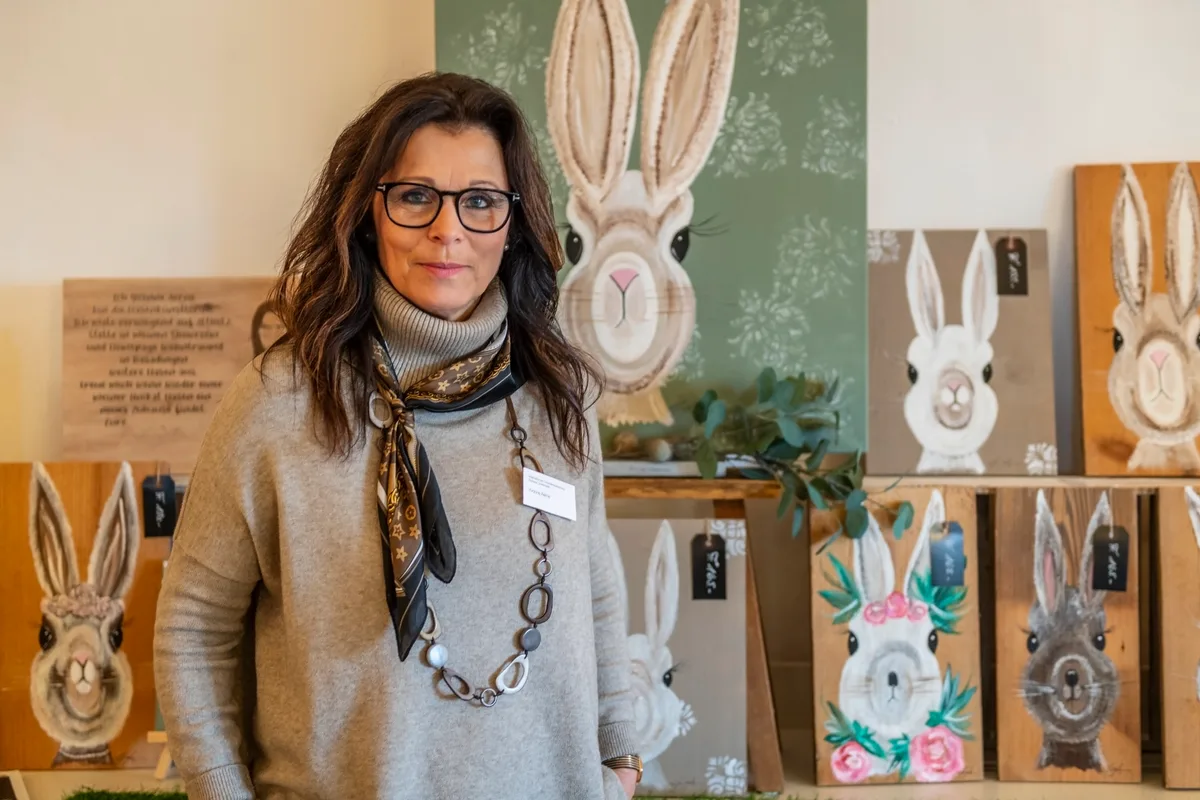 Bei prächtigem Wetter und vor prächtiger Kulisse fand der Ostermarkt und die Ostereierausstellung in Greifensee statt.
