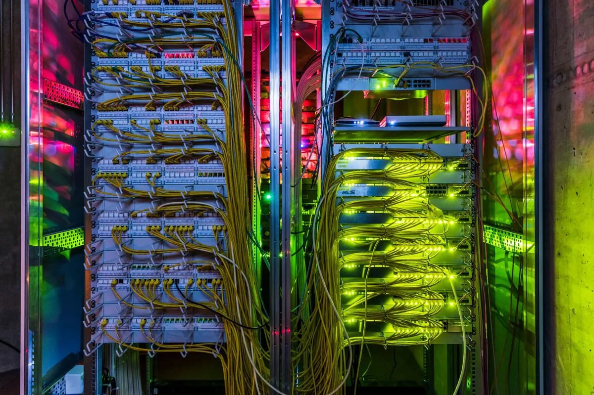 Microsoft, Google, Amazon: Sie alle sind auf eine Unmenge an Servern angewiesen. Microsoft, Google, Amazon: Sie alle sind auf eine Unmenge an Servern angewiesen.