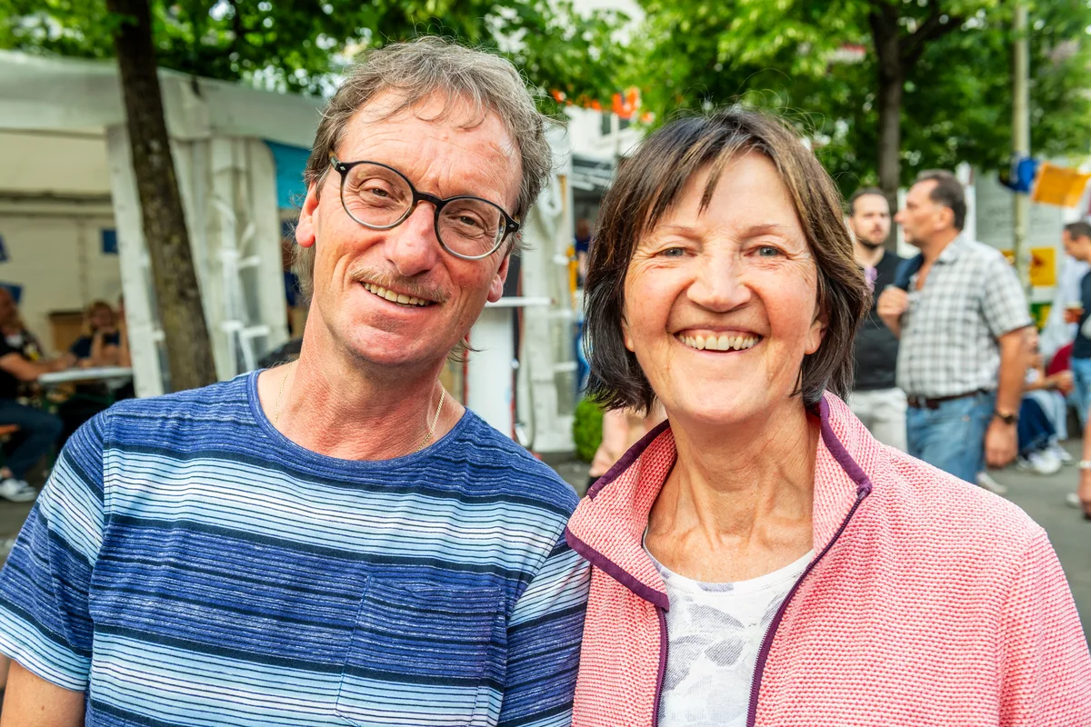 Roland und Mägi trieb der Hunger an das Stadtfest. Nebenbei trafen sie viele Leute, die sie schon lange nicht mehr gesehen haben. So viele Besucher wie noch nie am Stadtfest in Wetzikon.