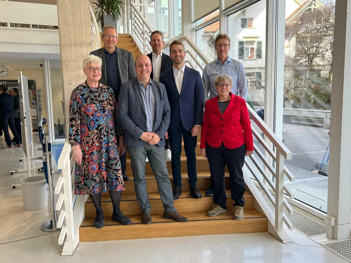 30925953-10 Sie bilden den Stadtrat in der Legislatur 2026 bis 2030 (von links): Rosmarie Quadranti, Samuel Wüst, Marco Nuzzi, Philipp Wespi, Simon Binder, Michael Käppeli und Brigitte Röösli.