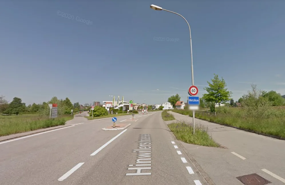 Google Maps beschreibt den Weg mit - und ohne Veloweg an der Hinwilerstrasse.