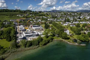 31486517-11 Zu den sechs Gebäuden, die sich in Bau befinden, sollte ein Bootshaus mit Steg dazu kommen. Dieses wird nun nicht realisiert.